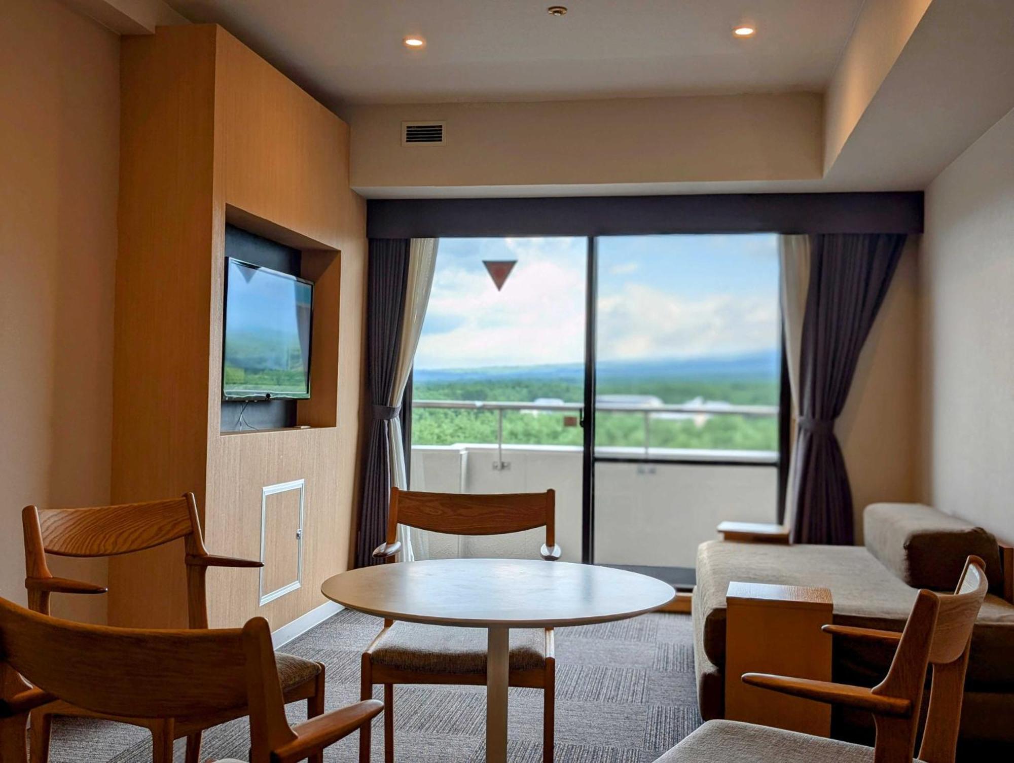 פוג'יקאוואגוצ'יקו Hotel Regina Kawaguchiko מראה חיצוני תמונה