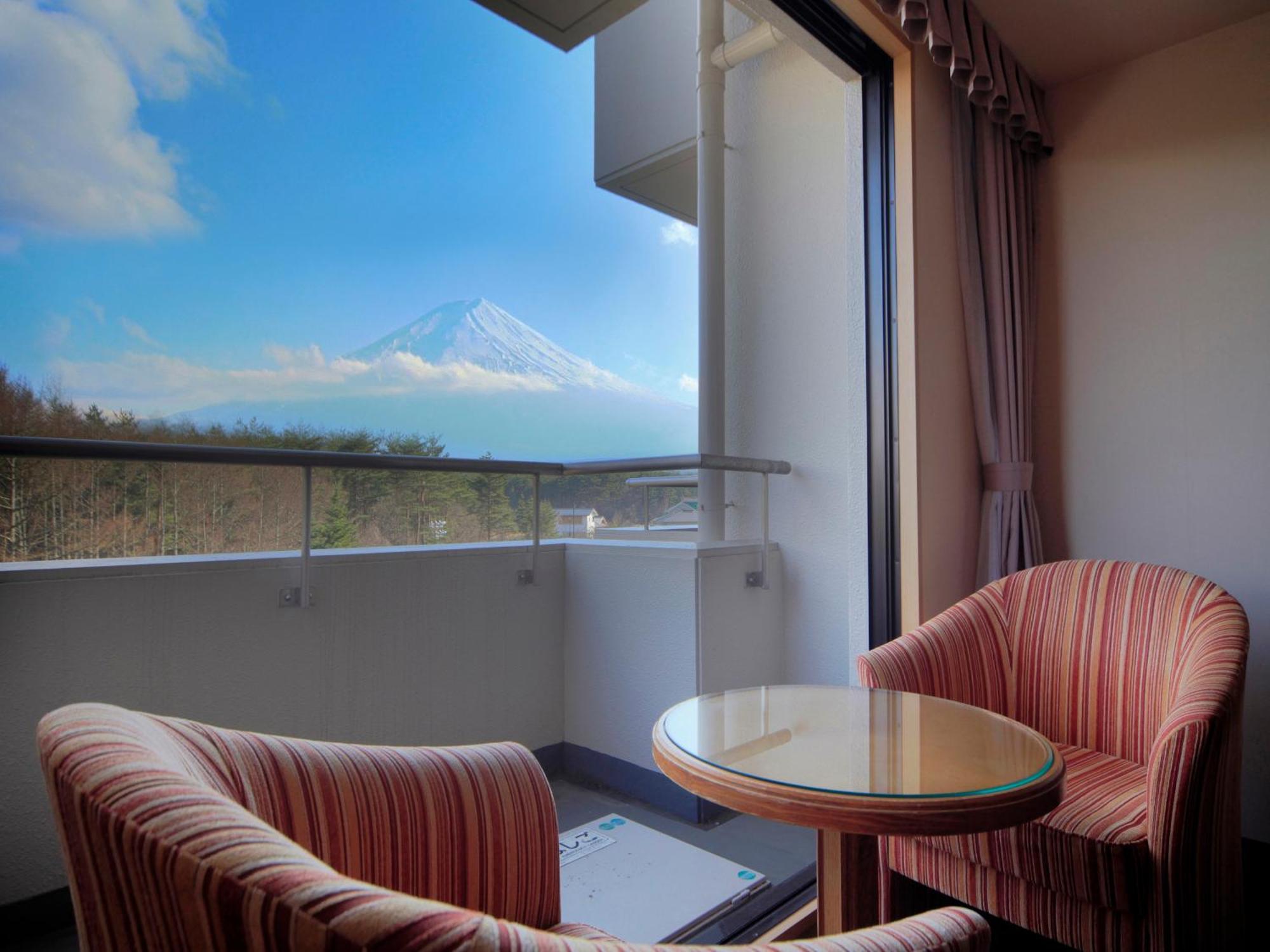 פוג'יקאוואגוצ'יקו Hotel Regina Kawaguchiko מראה חיצוני תמונה